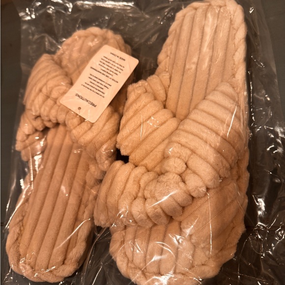 Source Unknown Shoes - Source Unknown Cream Plush Slippers